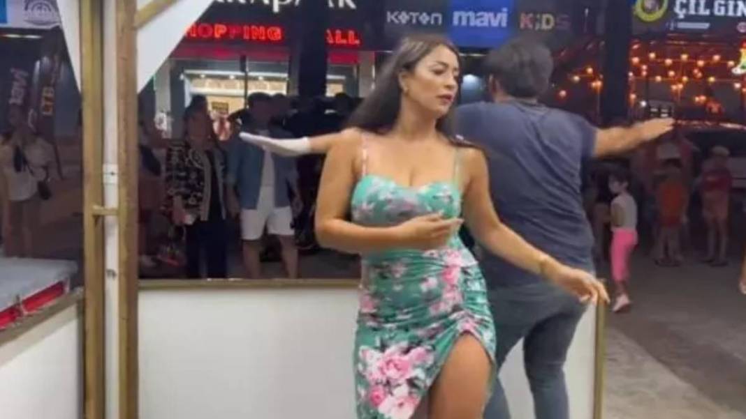 Çılgın Dondurmacı bu defa sınırı fena aştı! Kadın müşterisini kucakladığı gibi... İzleyenler şaştı kaldı, eşin sakın görmesin! 5